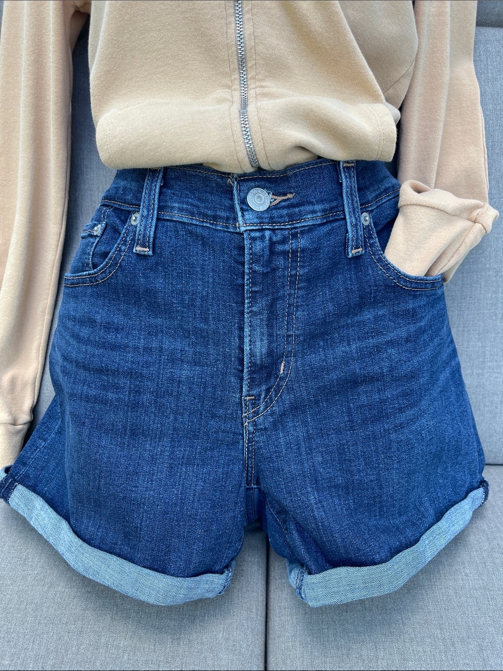 LEVI’S Mid-Rise/Mid-Length Dark Blue Denim Shorts for Women - Picture 2 of 15